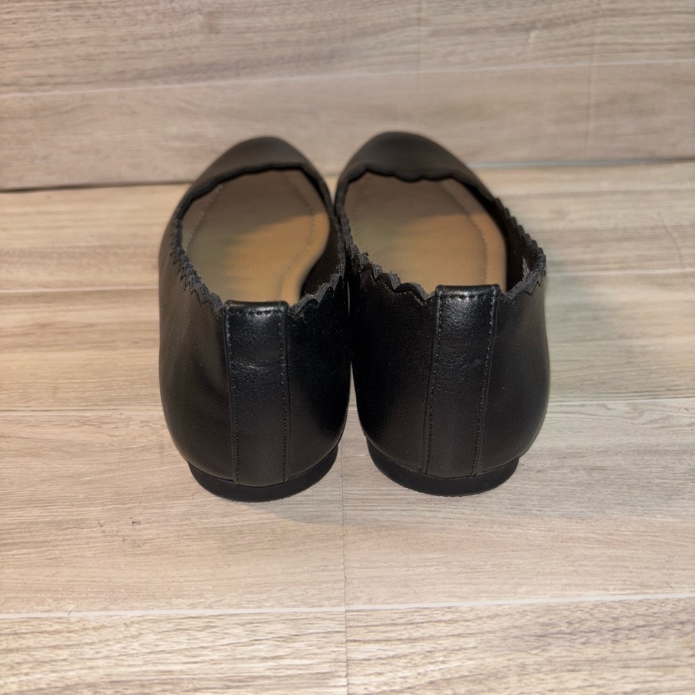 Lauren Conrad Black Scalloped Flats - Picture 4 of 9